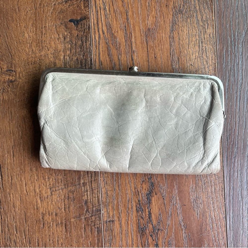 HOBO Lauren Clutch in cream